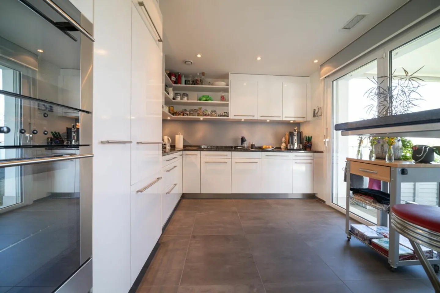 Close to the city and quiet - charming 3 1/2 room apartment - Photo 4 of 8