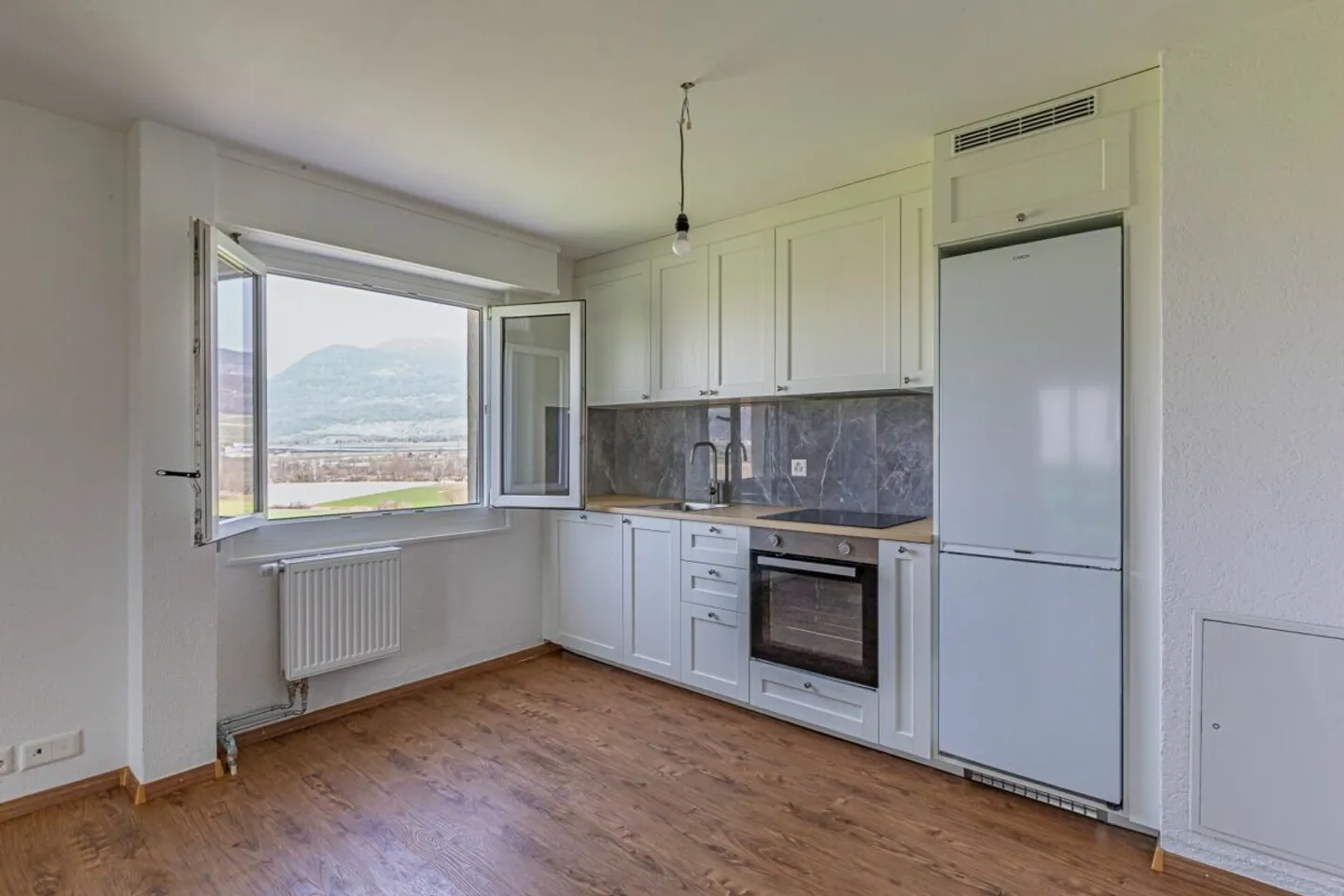 Renovierte 2,5-Zimmer-Penthouse-Wohnung sofort verfügbar! - Foto 3 von 13