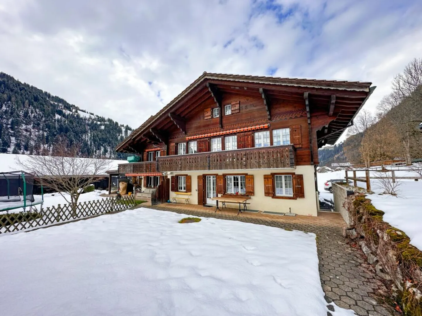 Charmante Wohnung im Chalet - Foto 1 von 10