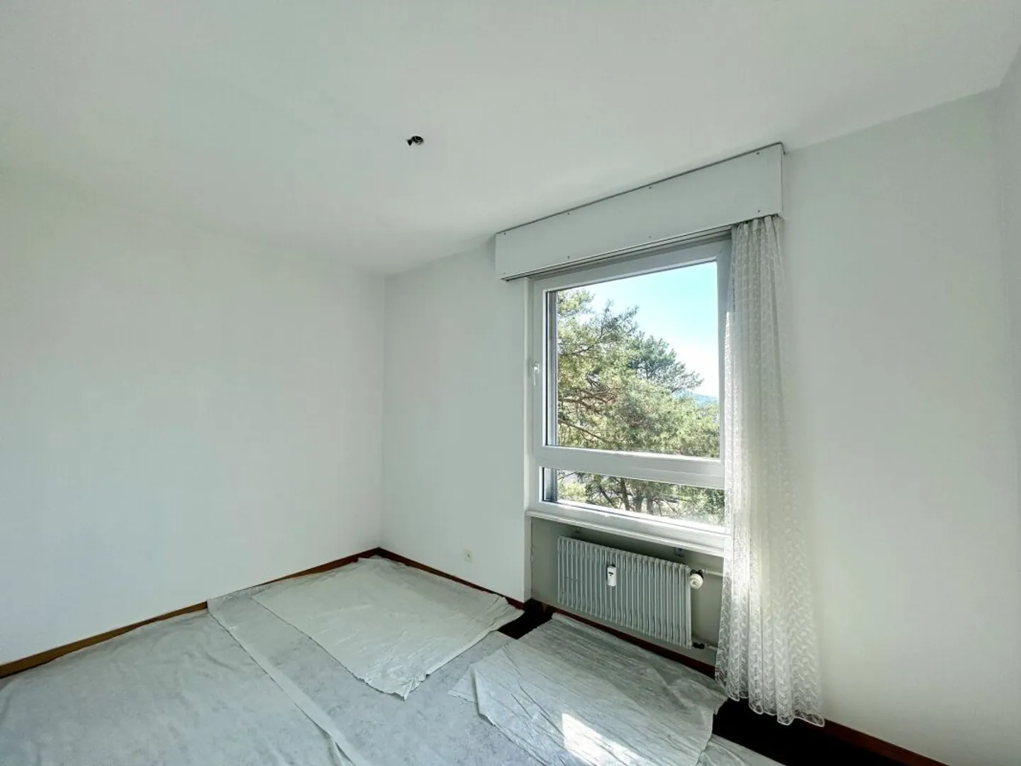 5.5-Room Apartment with Potential for Individual Design in Rüfenacht! - Photo 4 of 11