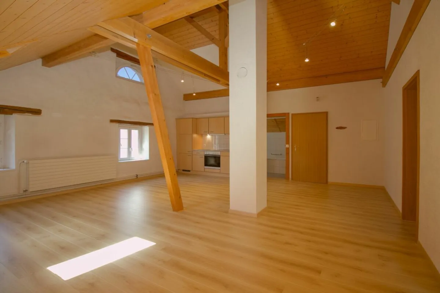 Ein Zuhause mit Charme - 3-Zimmer-Dachwohnung in Wohlenschwil - Foto 3 von 11