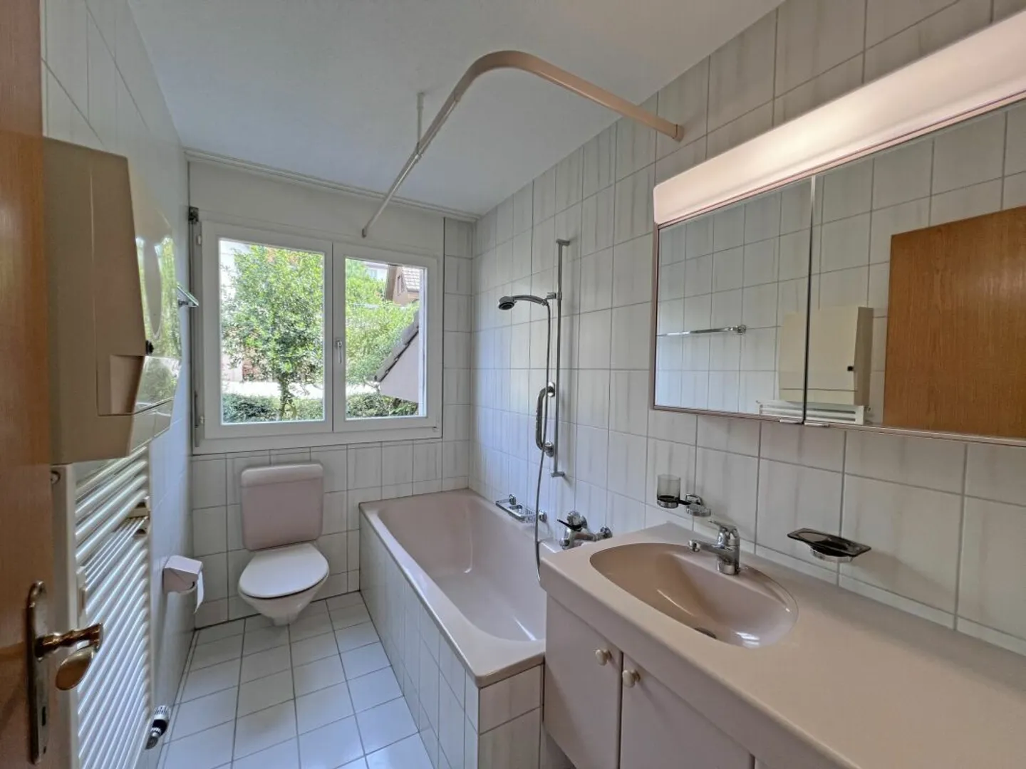 Attractive Garden Apartment - Ideal for Living or Investing - Photo 7 of 9