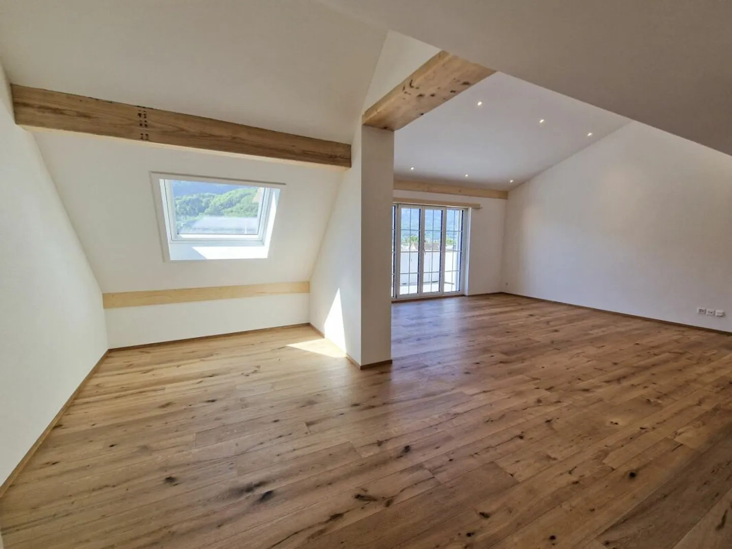 Move in and enjoy - completely renovated 3-room attic apartment (maisonette) - Photo 5 of 12