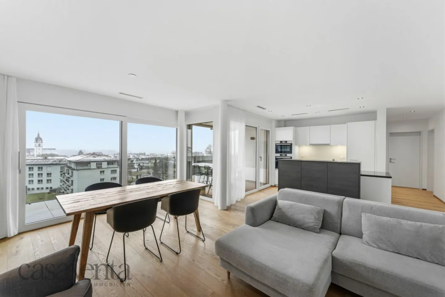 Condominium exclusif avec vue panoramique et soleil du soir - Photo 6 sur 13