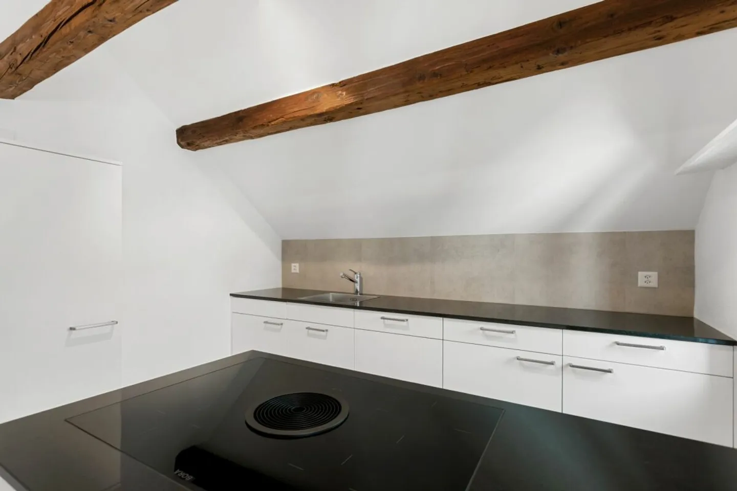 2.5-room designer apartment with kitchen island - Photo 3 of 11