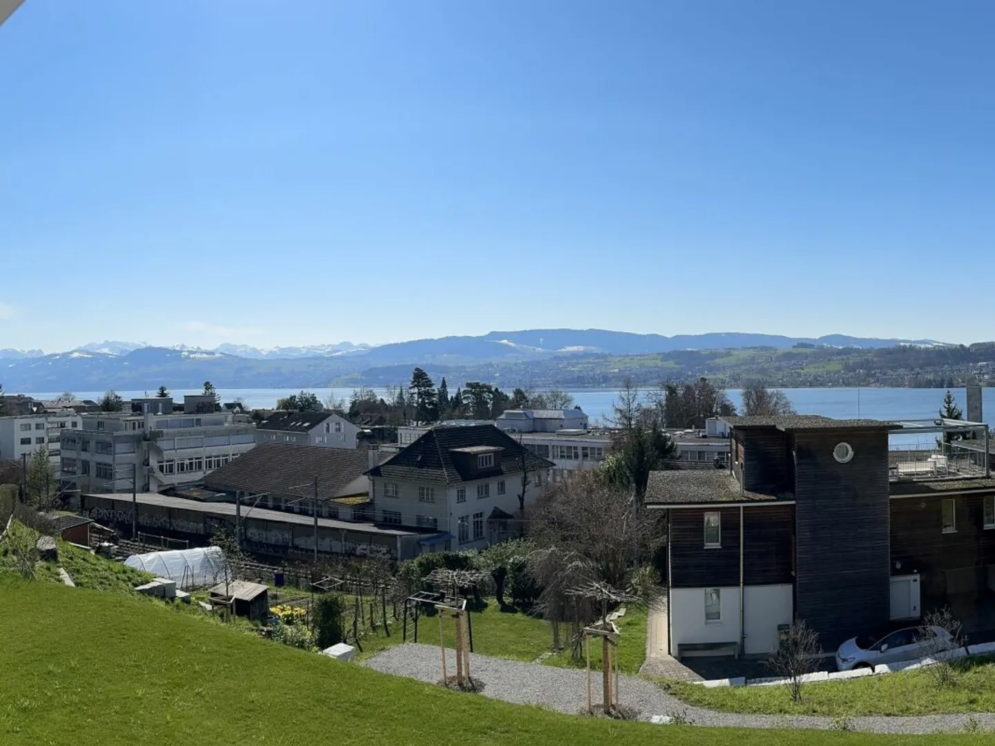 Appartamento spazioso con vista sul lago e sulle montagne (nuova costruzione) - Foto 1 di 9