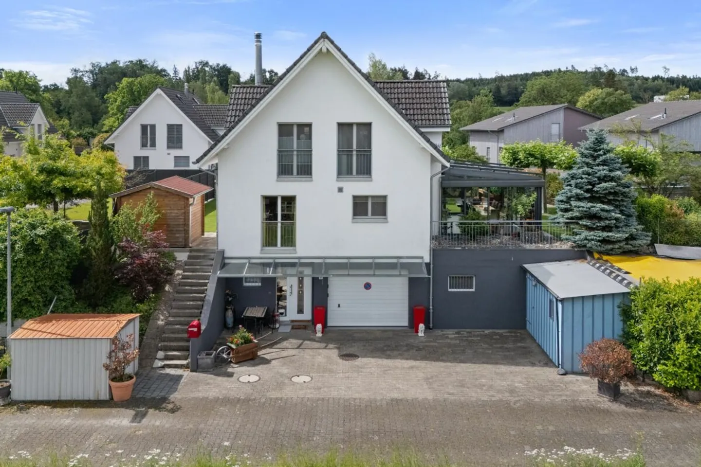 Single-family house with well-kept garden and unique garage - Photo 12 of 13