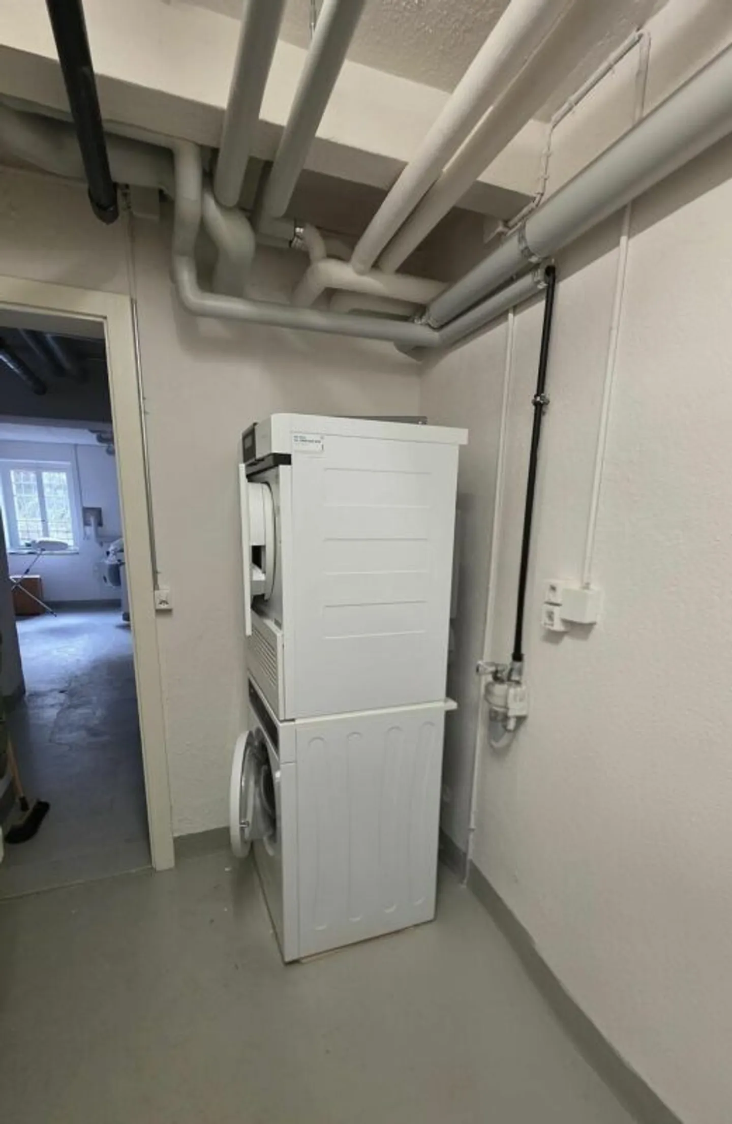 Moderno gioiello di studio con accesso al giardino a Hottingen - Foto 8 di 10