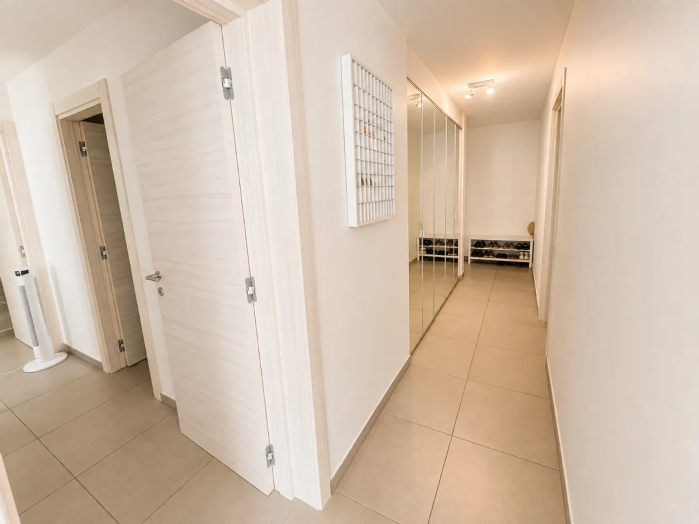 Attractive 4.5-room garden apartment in Manno - spacious living comfort with private garden - Photo 10 of 13
