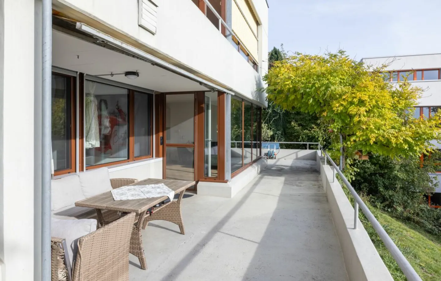 4.5 Zimmer Eck-Terrassenhaus in Bolligen - Foto 2 von 13