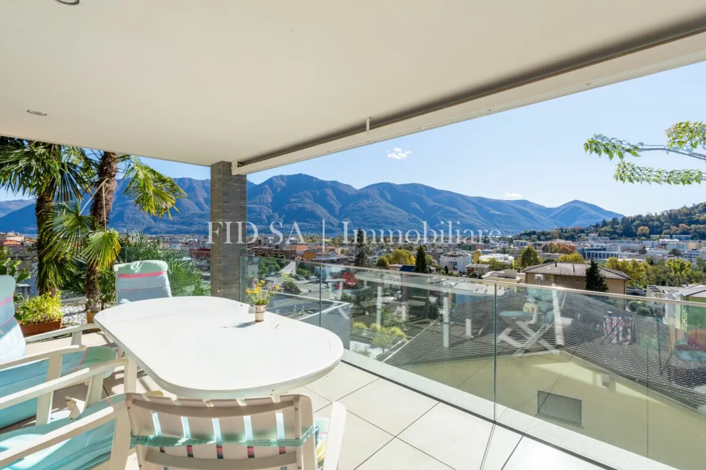 SOLDUNO - Large apartment with studio in a semi-detached house - Photo 1 of 11