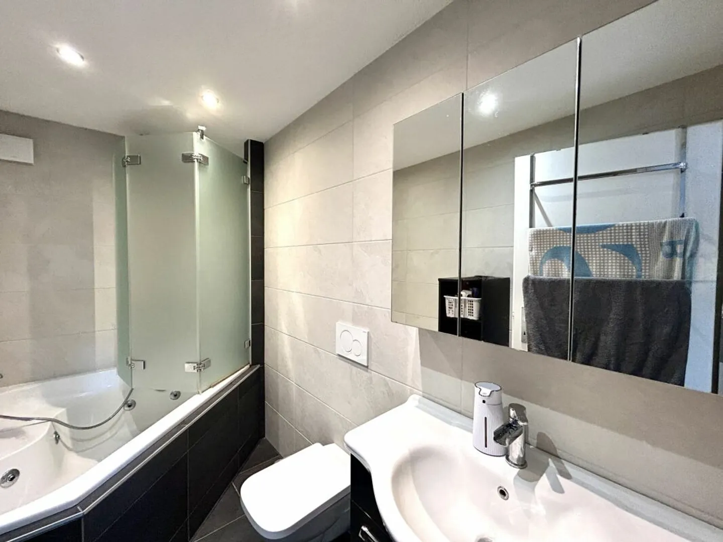 Completely renovated 4.5-room maisonette apartment with mountain view! - Photo 7 of 11