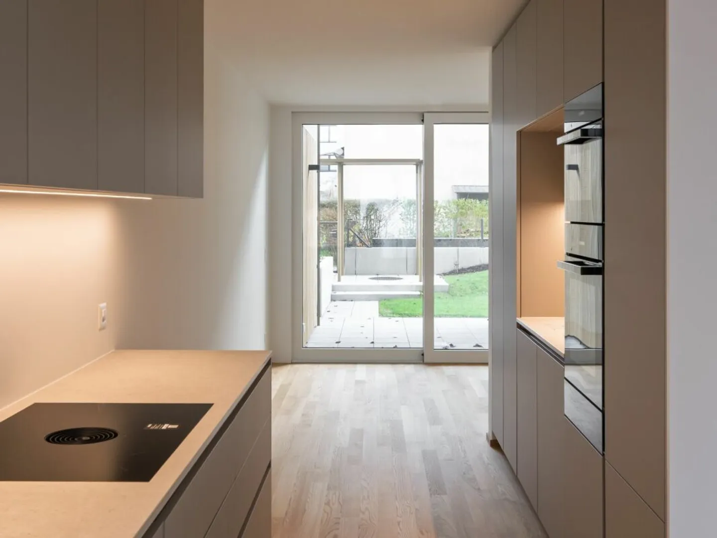 Maisonette de 4,5 pièces avec une sensation de maison et un jardin charmant - Photo 3 sur 13