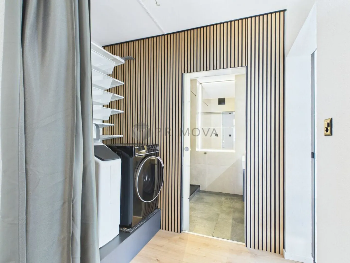 Living comfort meets wide views in this stylishly renovated 3.5-room apartment - Photo 4 of 6