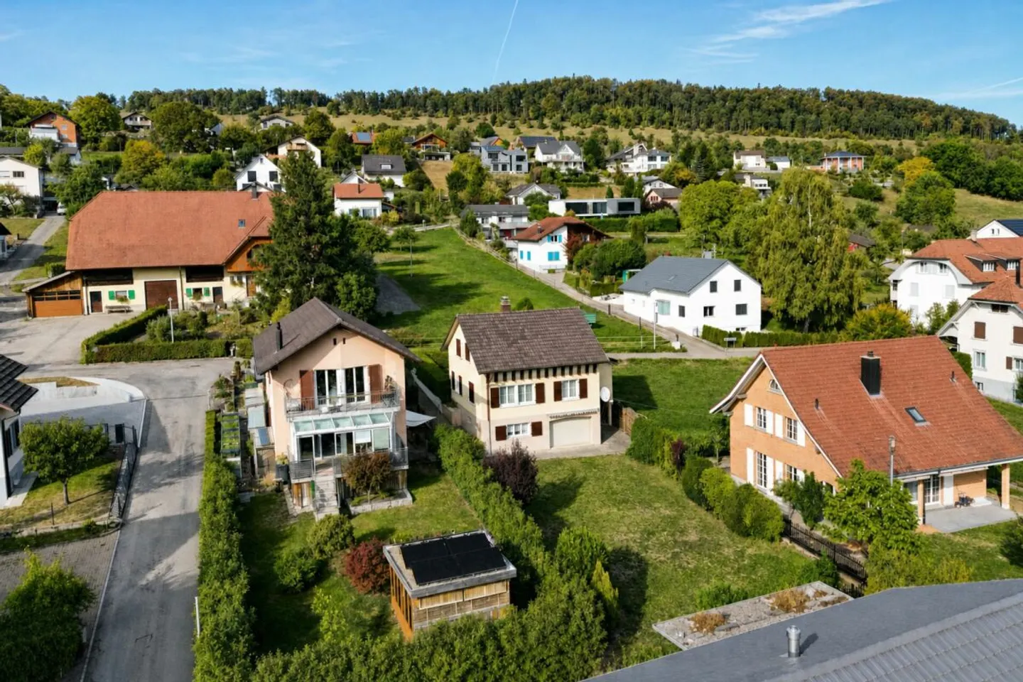 Einfamilienhaus mit grossem Garten und Garage - Photo 1 of 13