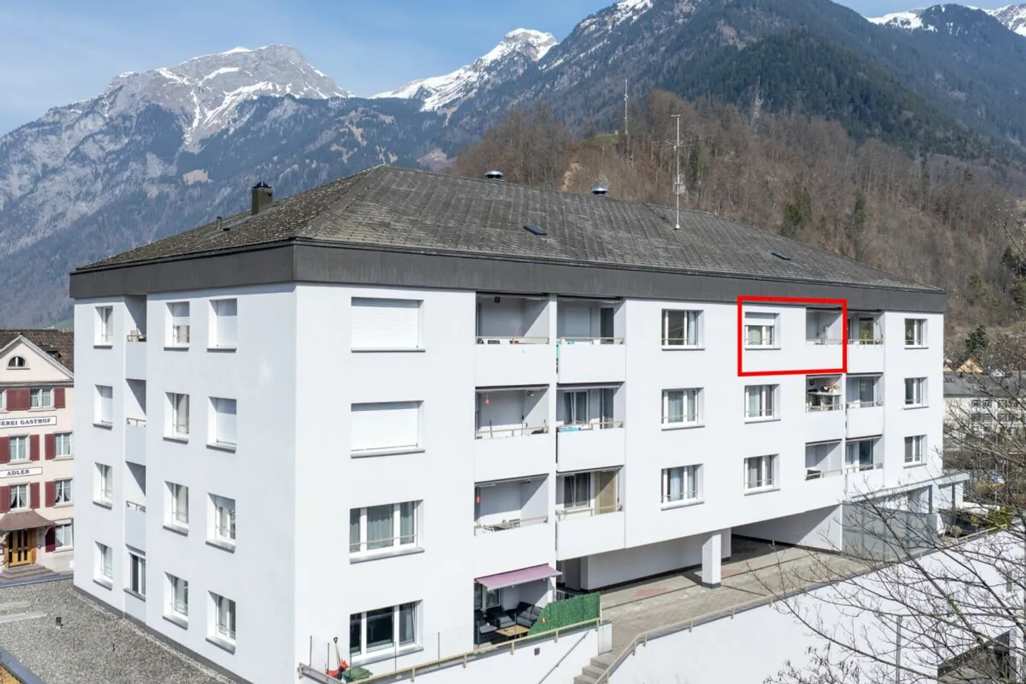 Kompakte 3-Zimmerwohnung - zentral in Schwanden - Foto 1 von 10
