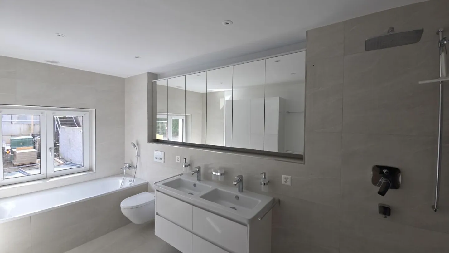 Completely renovated 5.5 room apartment with private entrance, winter garden and vaulted cellar - Photo 7 of 13