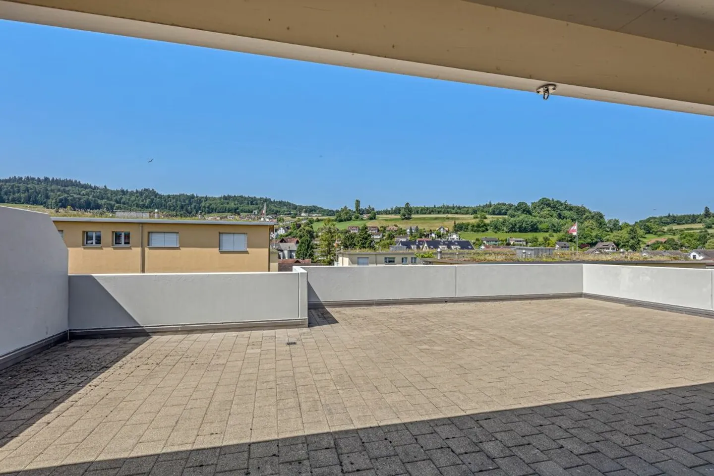 Attique lumineuse avec terrasse - Photo 11 sur 12