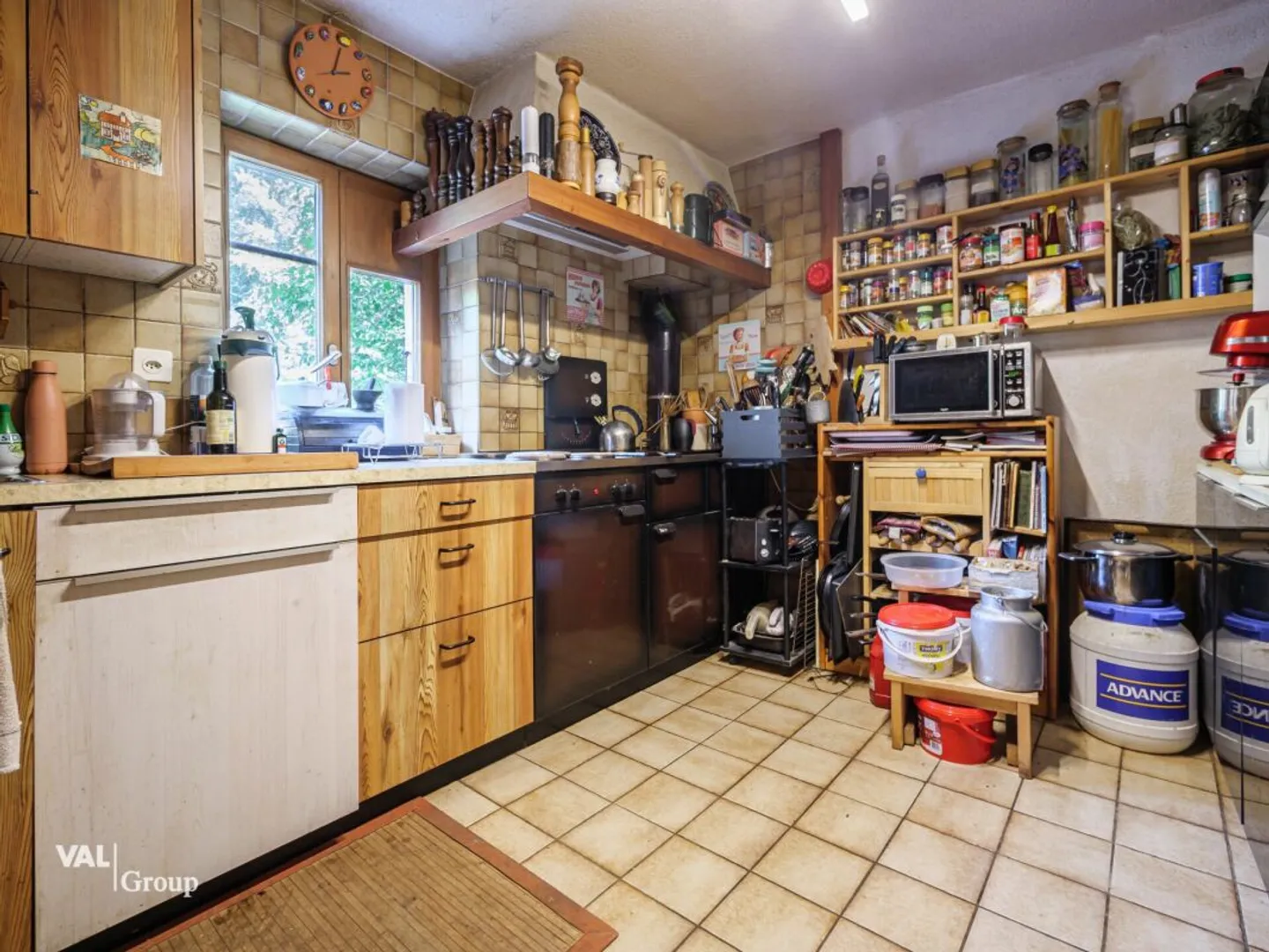 High potential just steps from Sion - House with outbuildings - Photo 6 of 13