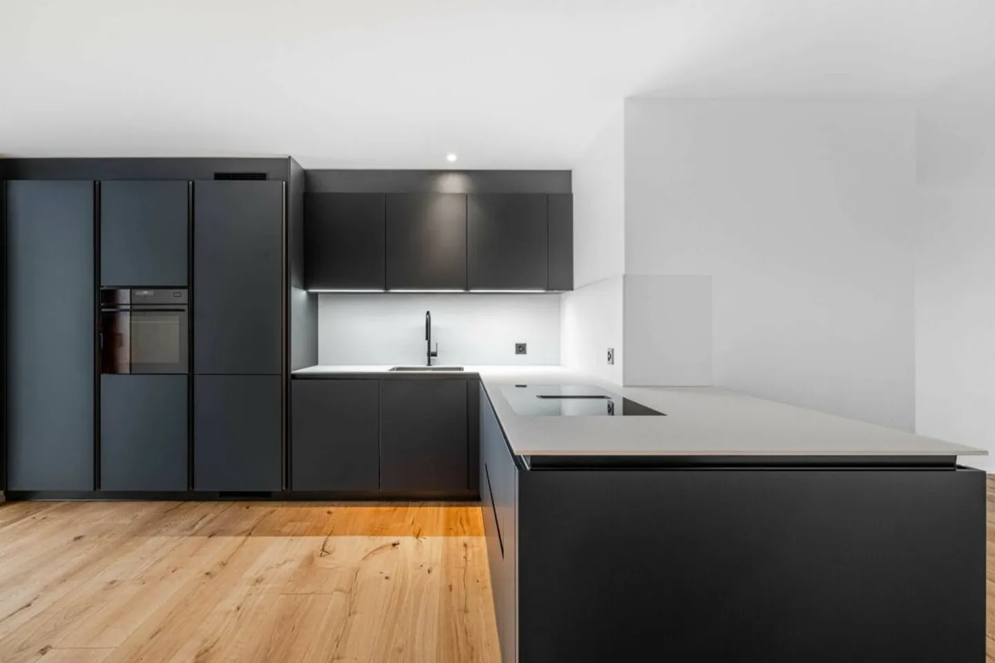 Première occupation : Appartement 5.5 pièces entièrement rénové et lumineux dans un emplacement calme - Photo 1 sur 10