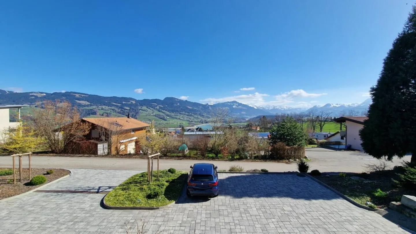 HOCHWERTIG MIT ATEMBERAUBENDER AUSSICHT - Foto 4 von 13