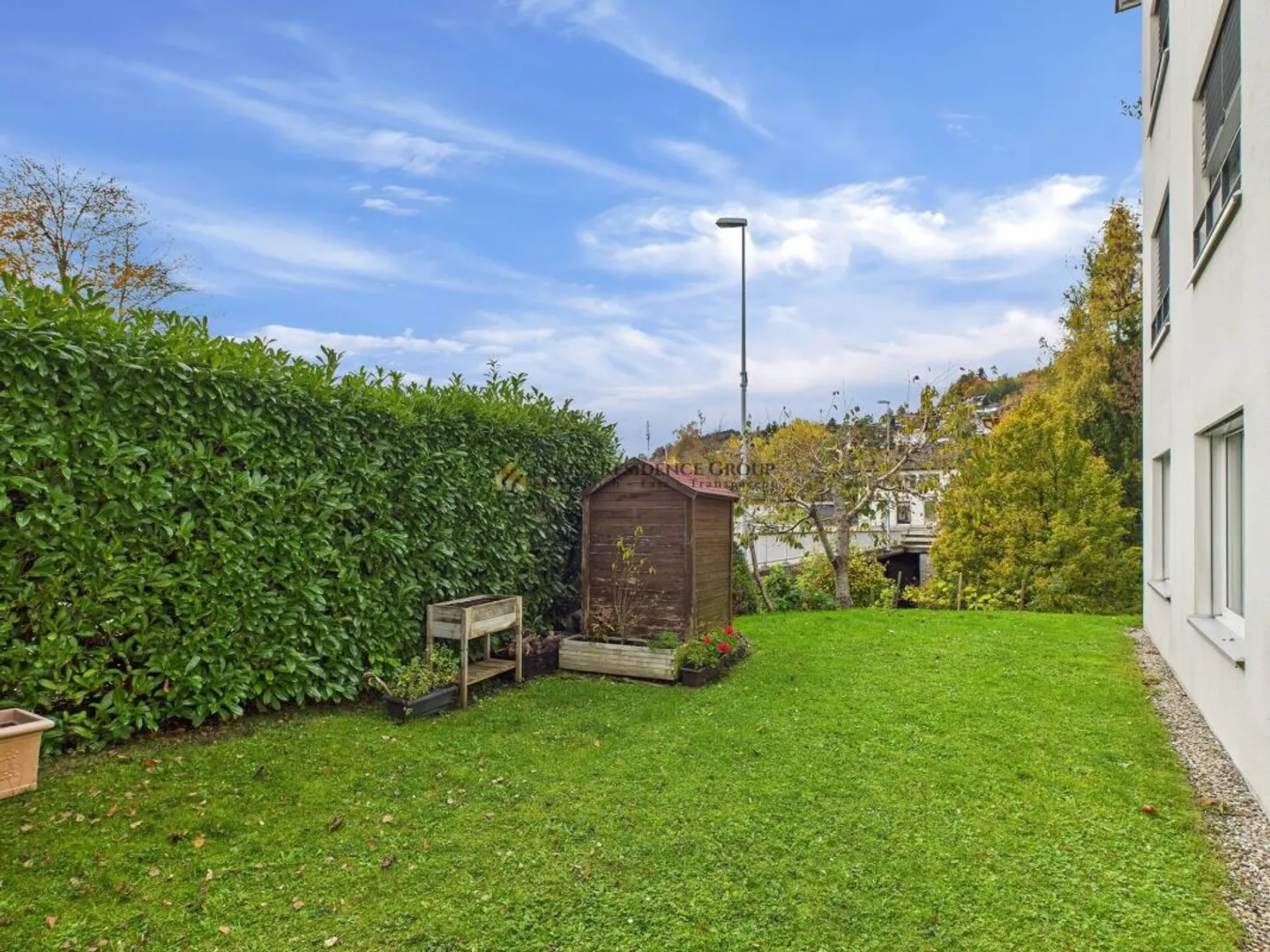 Appartement de jardin spacieux de 4,5 pièces à Bäretswil - 223 m² de jardin pour votre oasis de bien-être personnel. - Photo 3 sur 13