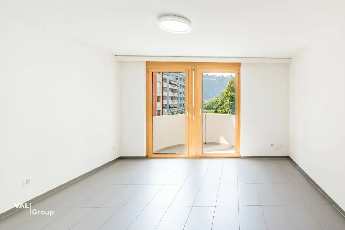 Compact, bright, well located: Studio with balcony and cellar - Photo 1 of 12