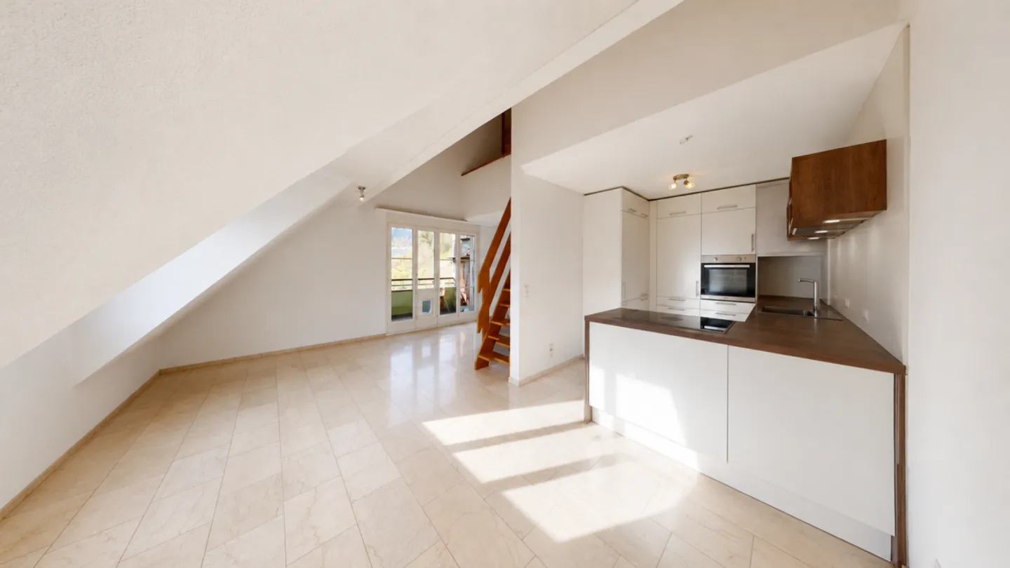 3.5-Room Maisonette with Charm, Balcony and Underground Parking Space - Photo 2 of 13