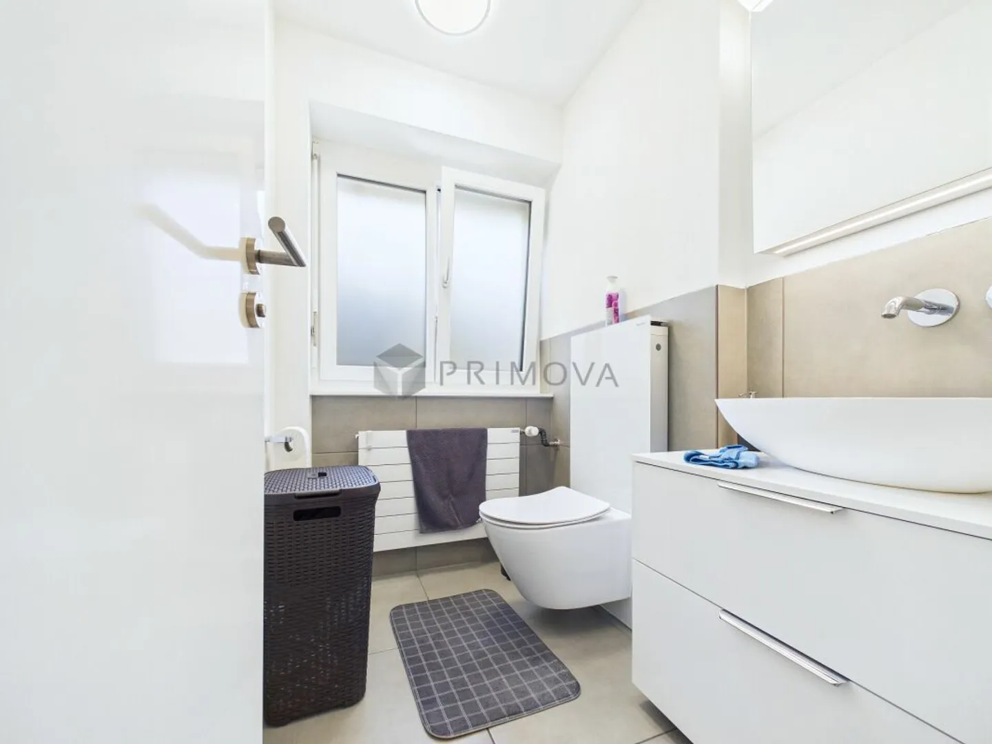 Modernized, spacious & family-friendly - Photo 11 of 12