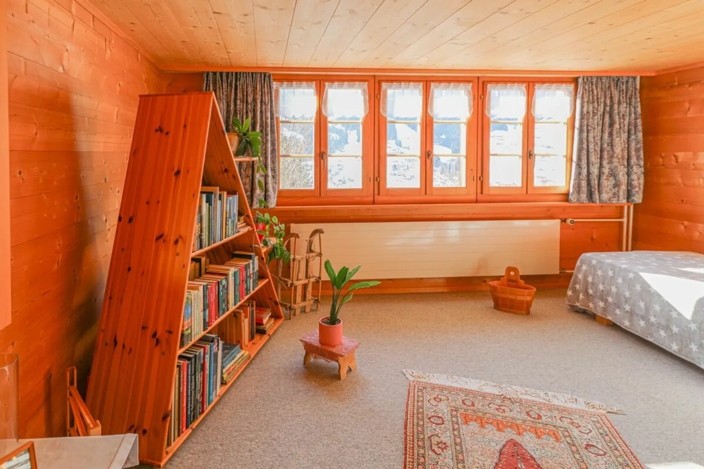 Chalet accogliente in una posizione soleggiata con garage e bella vista - Foto 3 di 7