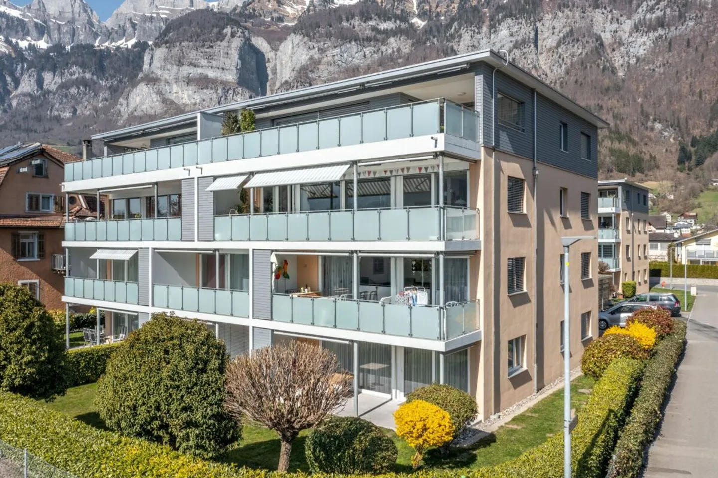 Appartement en attique ensoleillé avec grande terrasse - Photo 1 sur 10