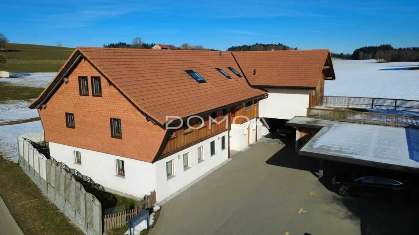 Charmante 4,5-Zimmer-Wohnung von 124 m2 in einem schönen charakteristischen Bauernhaus! - Foto 1 von 11