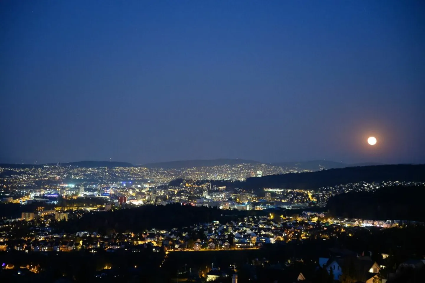 Maison individuelle jumelée de 5,5 pièces presque neuve dans un emplacement de choix - Photo 12 sur 13