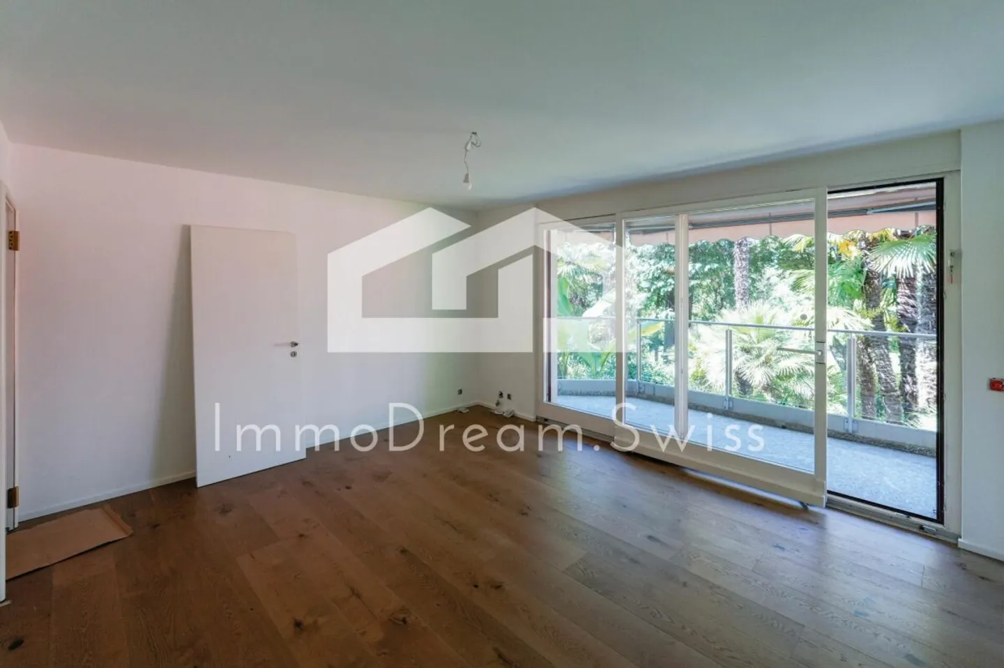 Grosszügige, sowie helle 4 ½ Zi. Maisonette-Eigentumswg., in der «Residenza al Parco», teilweise Seesicht - Photo 8 sur 12