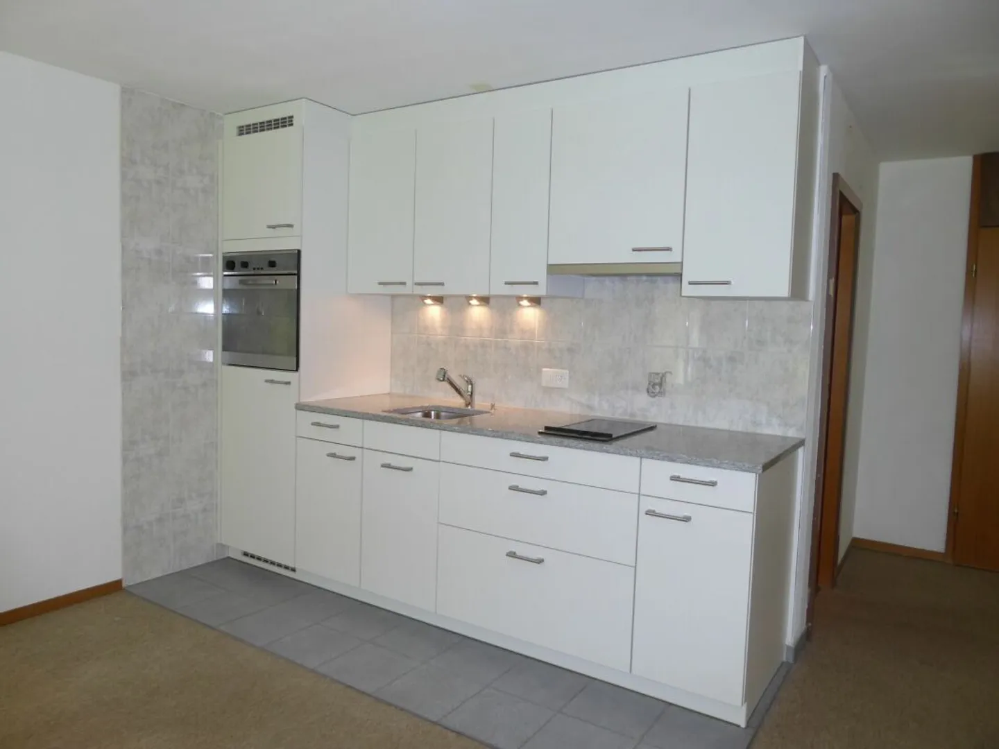 1.5-Zimmer-Studio-Ferienwohnung mit Gartensitzplatz und Tiefgaragenplatz - Photo 6 sur 13