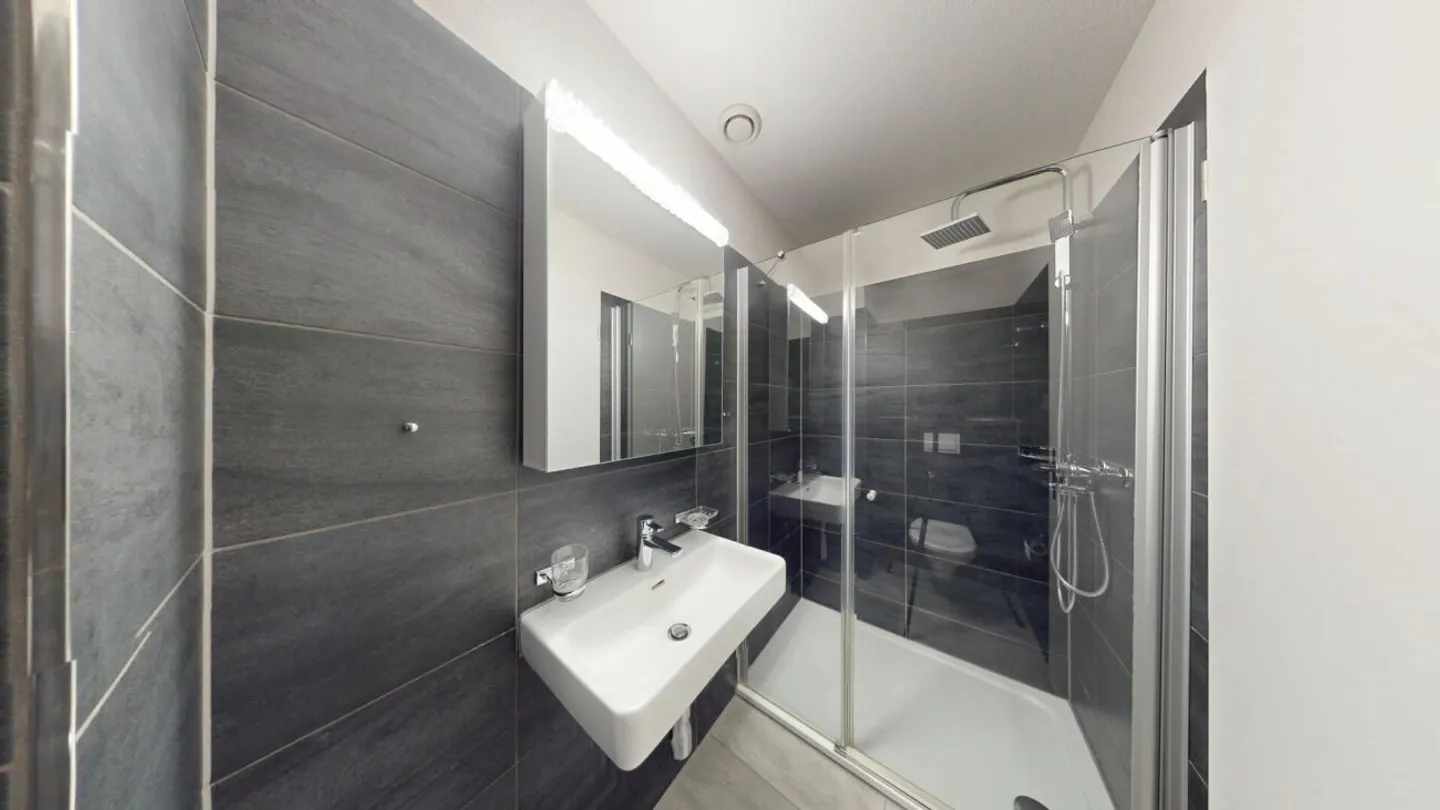 Wohnen wie im Einfamilienhaus: 5.5-Zimmer-Maisonette auf 168 m² nahe der Aare - Foto 12 von 13