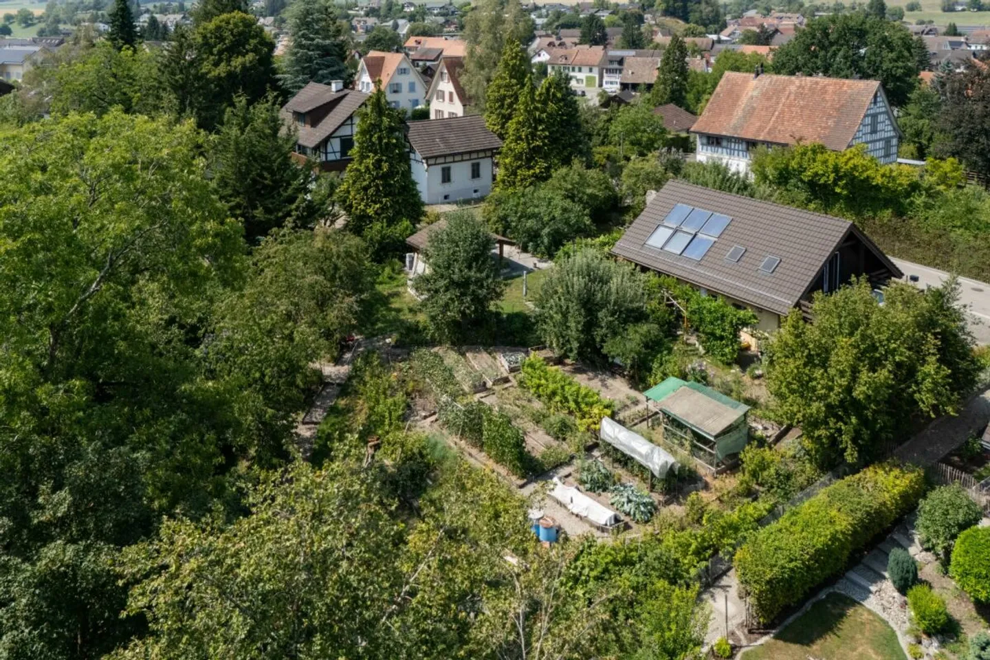 Idyllic property with plenty of land & privacy - Photo 1 of 13