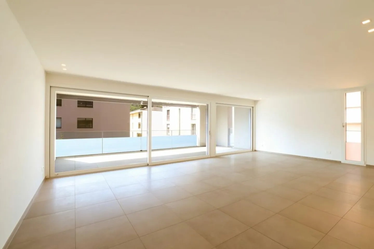 LOSONE - Wohnung zur Miete mit Parkplatz in der Garage - Foto 6 von 11