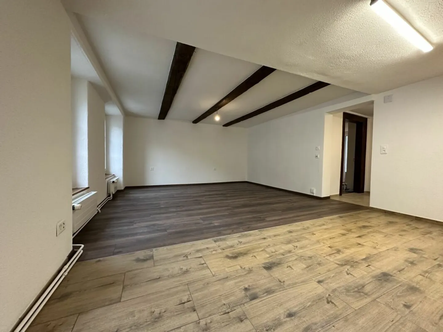 Appartement 2.5 pièces directement sur la place historique "Landsgemeindeplatz" - Photo 3 sur 7