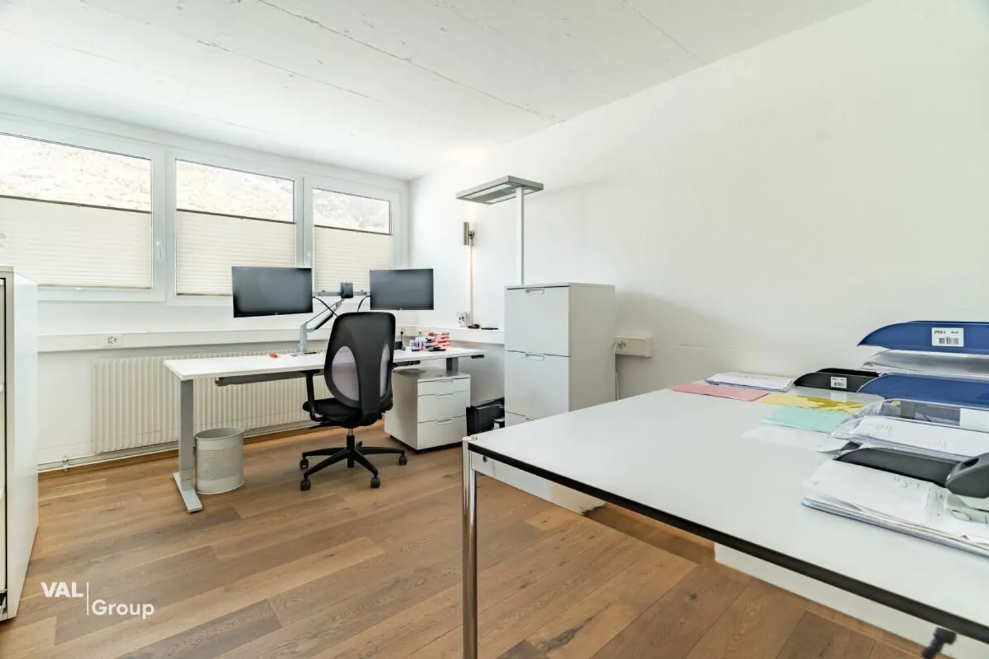 Versatile commercial premises with storage and office - ideal for SMEs or service providers - Photo 6 of 13