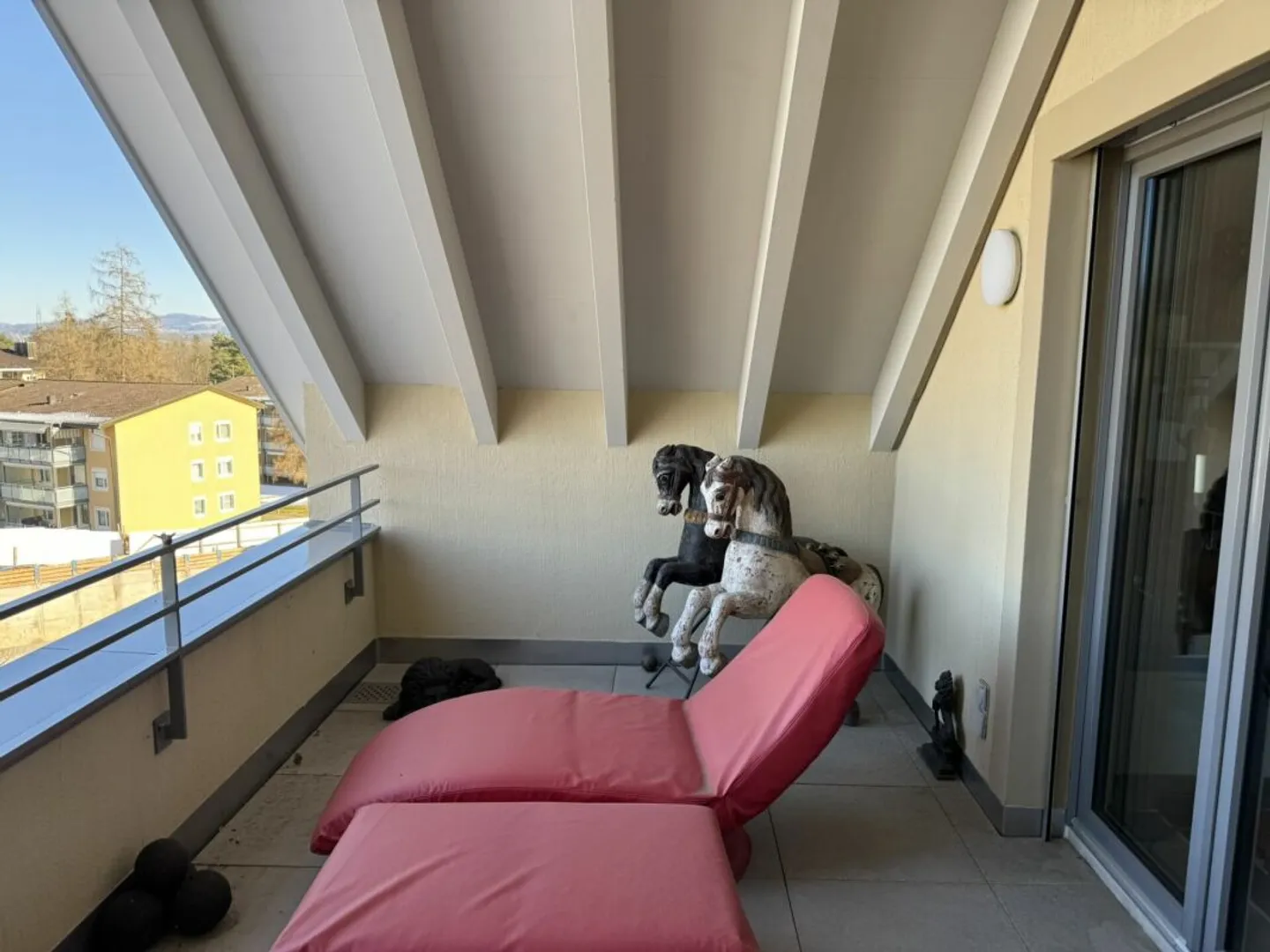 Stylish living above the rooftops of Esslingen - modern apartment near the train station - Photo 9 of 9