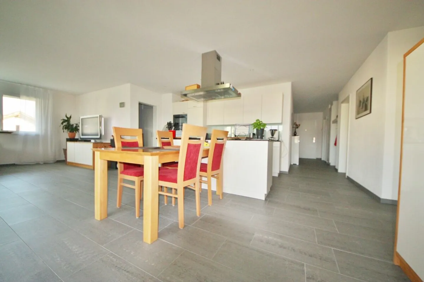 Attractive 4.5-room apartment on the 1st floor in a quiet location - Photo 5 of 13