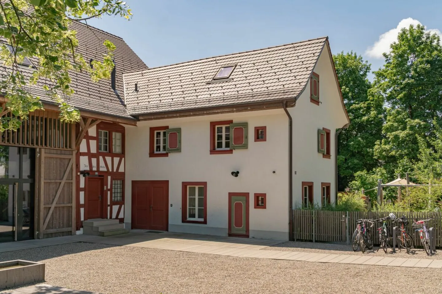 Charmantes Haus mit Garten - Foto 3 von 13