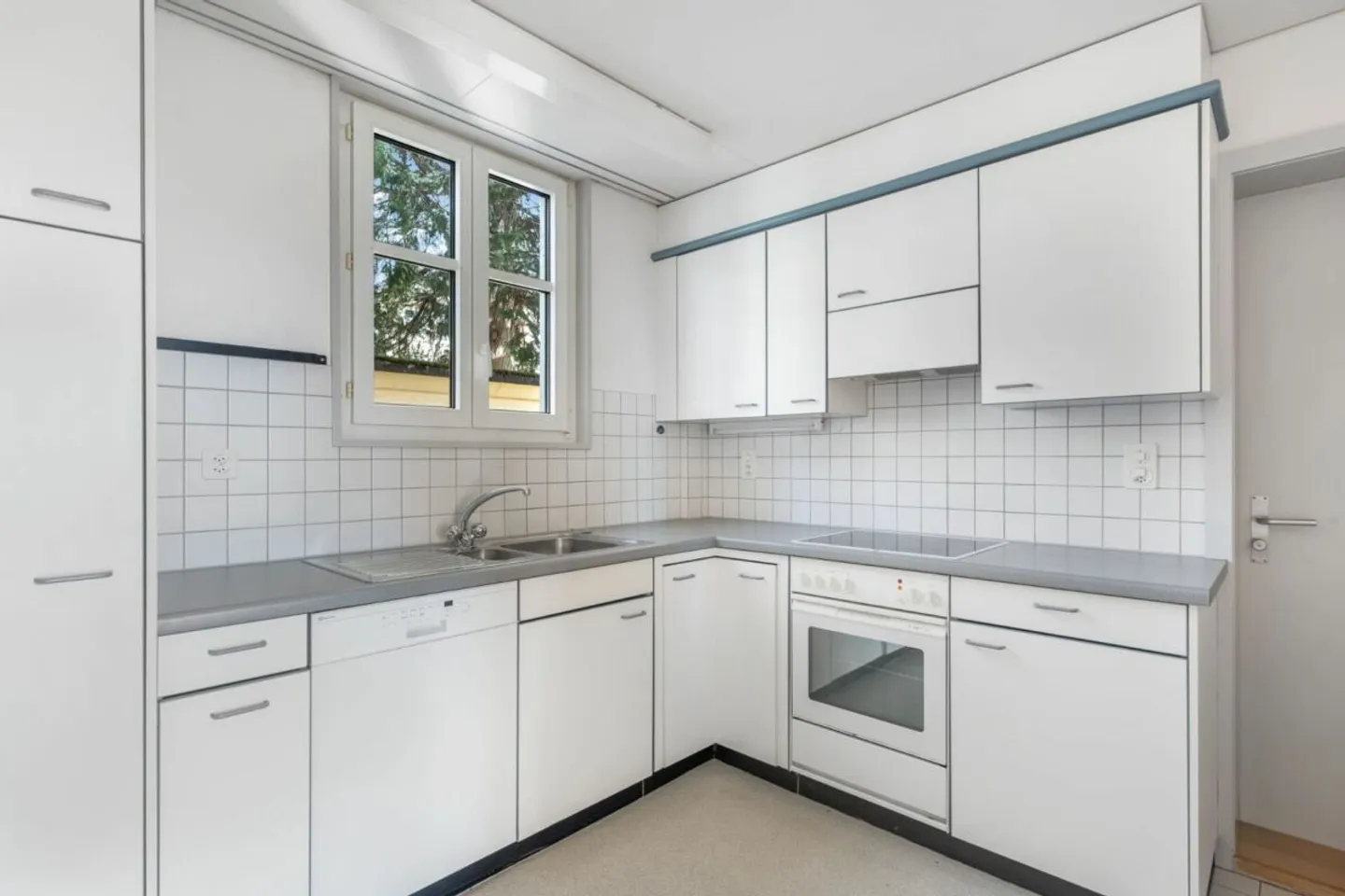 5.5 Room Apartment with Stunning View over the Appenzellerland. - Photo 5 of 9