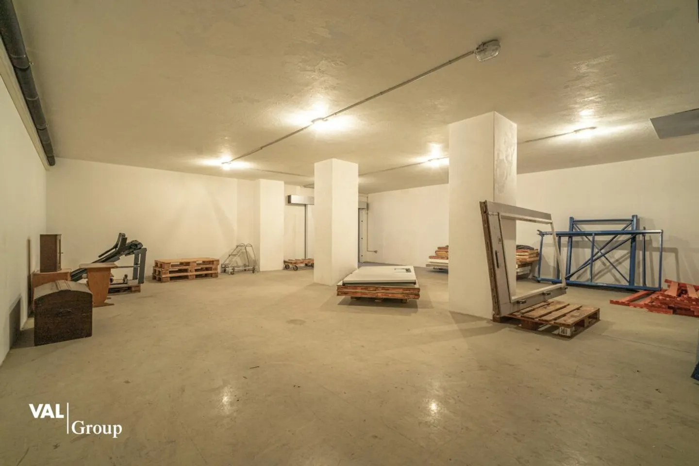 Dépôt/Entrepôt attrayant dans un emplacement central - Photo 3 sur 12