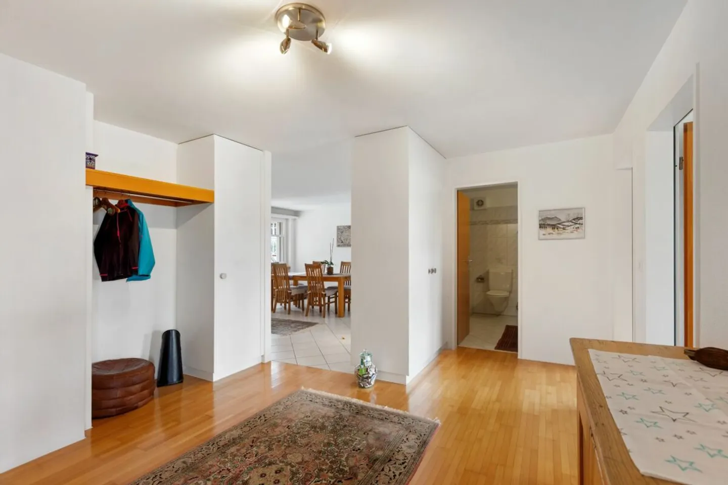 Appartement 3.5 pièces bien entretenu avec balcon ensoleillé et vue sur la verdure - Photo 4 sur 13