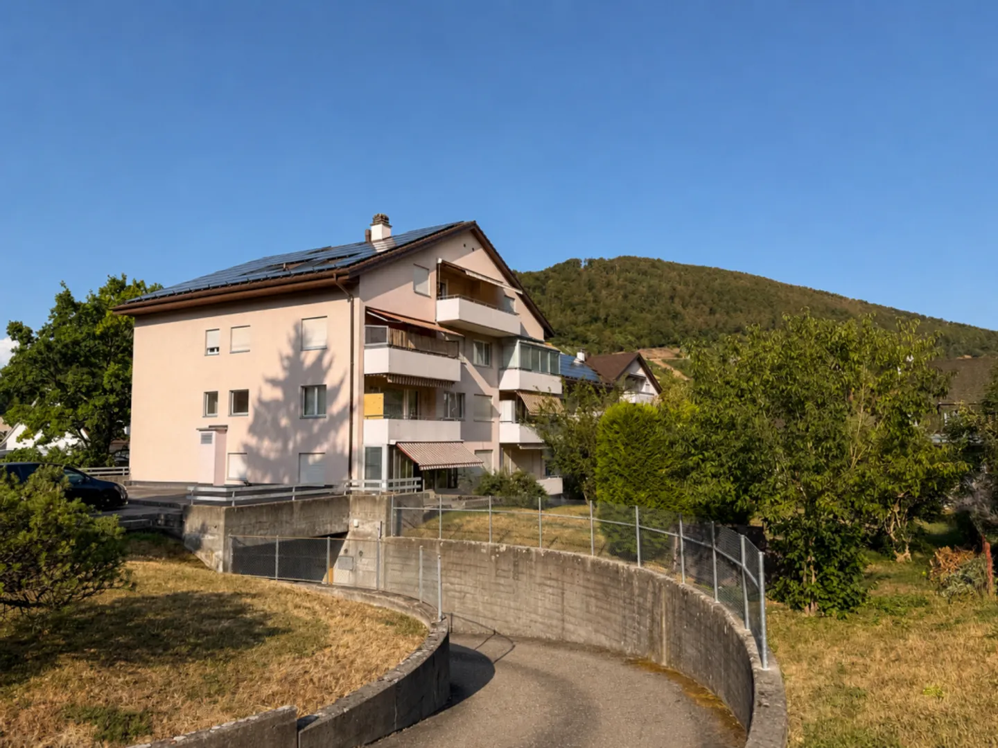 Space for Your Ideas: Bright 3.5-Room Corner Apartment in Oberdorf BL - Photo 1 of 13