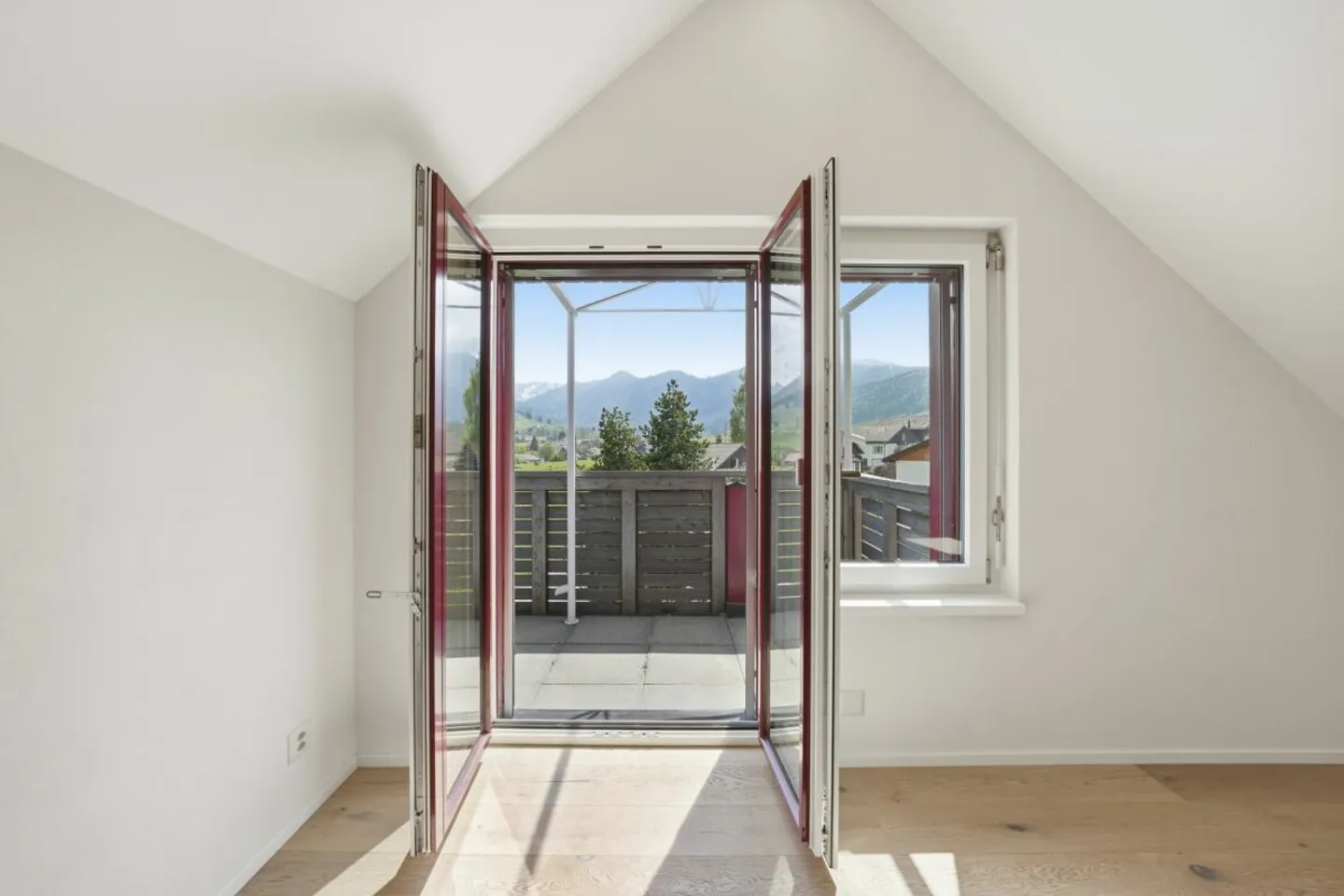 Charming fully renovated penthouse apartment with balcony and panoramic view in idyllic Urnäsch - Photo 11 of 13