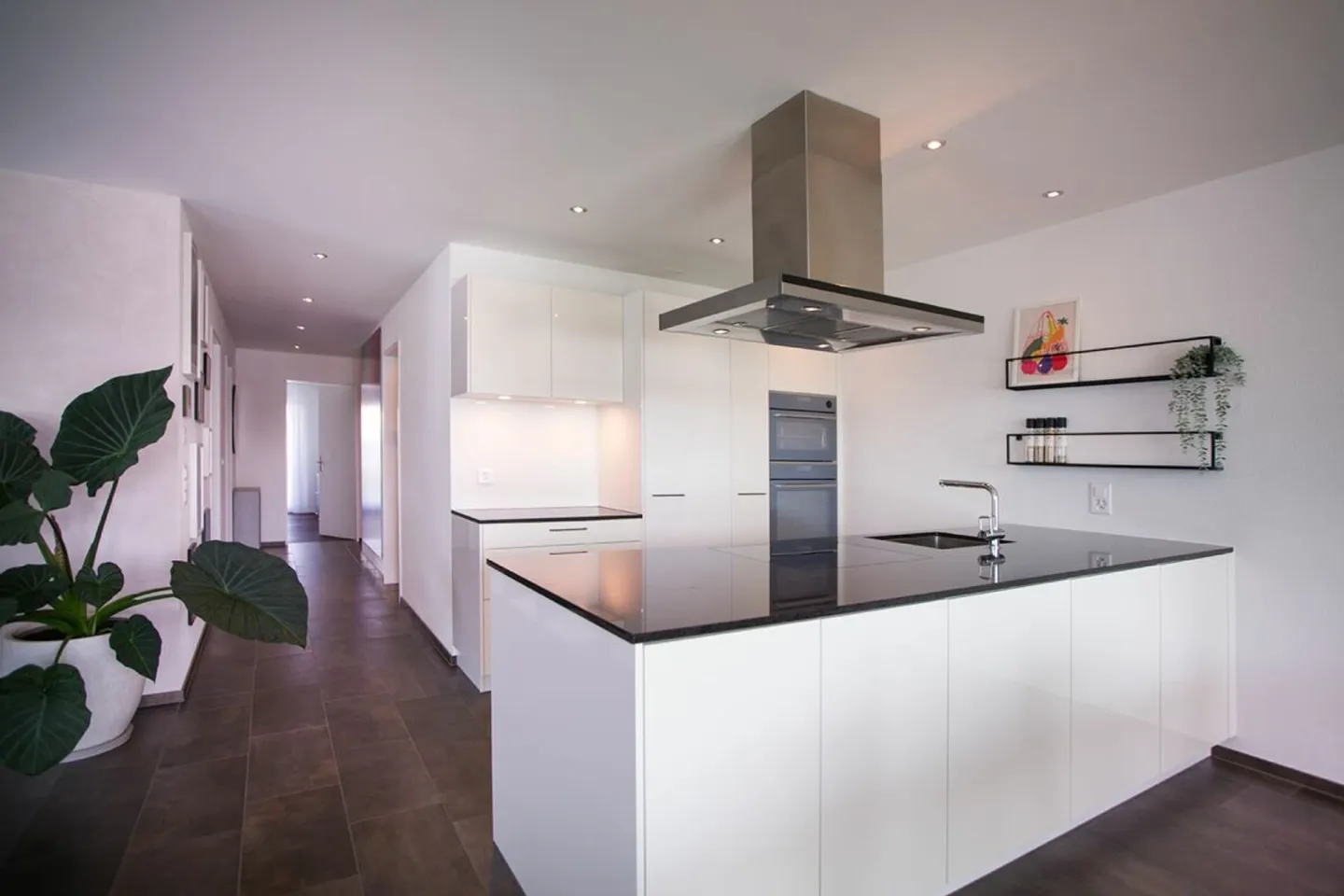 Vivere con stile e comfort: appartamento di 5,5 stanze con terrazza a Märstetten - Foto 2 di 12