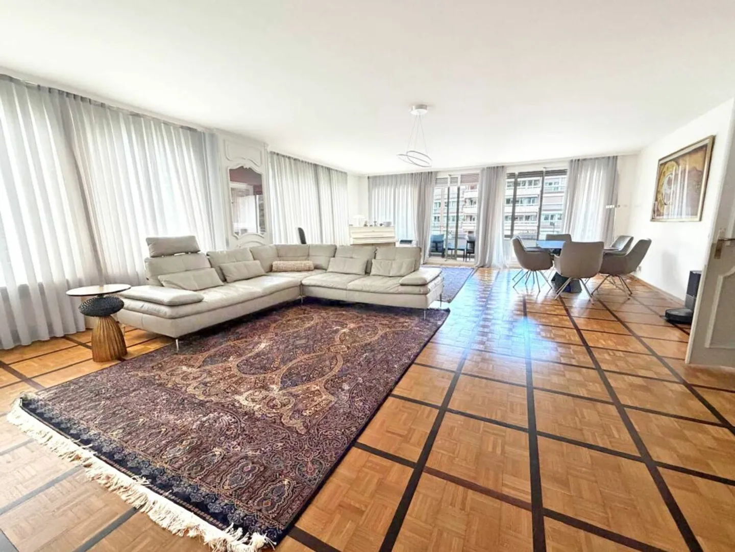 Beautiful spacious apartment with two balconies - Photo 5 of 13